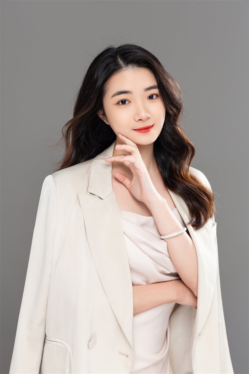 Echo, Client Manager at OverseaEasy